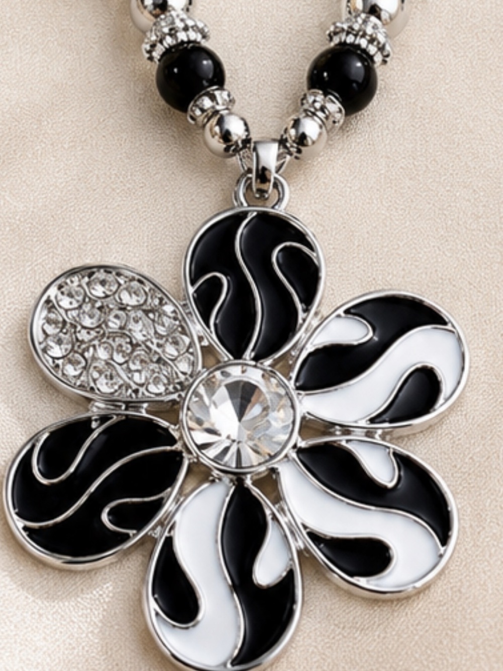 NWOT Black & White Flower Statement Necklace/Earring Set - Picture 4 of 5